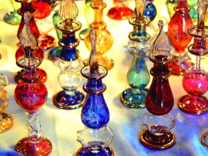 Miniature_perfume_dispensers_(375287267)Wiki Commons